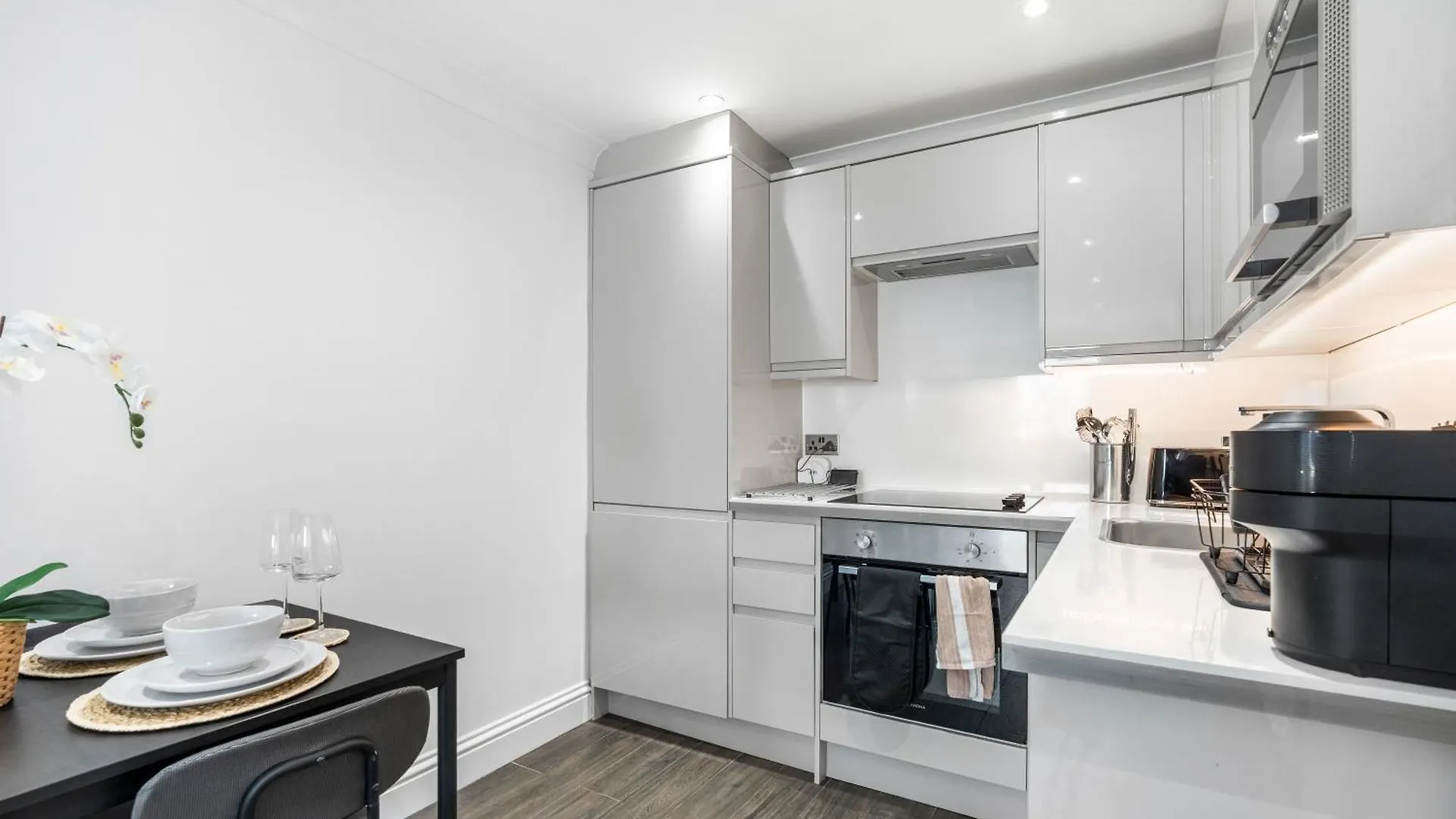 Brighton Bliss - Your Perfect Short, Medium Or Longer Term Stay Apartment