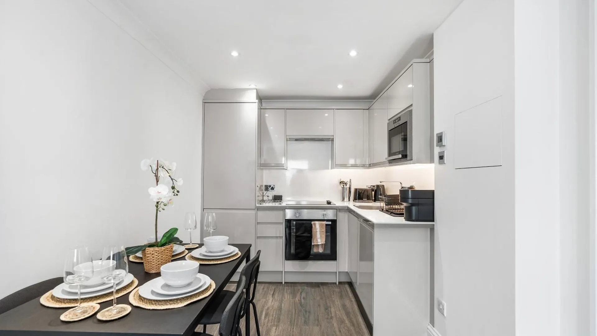 Apartment Brighton Bliss - Your Perfect Short, Medium Or Longer Term Stay